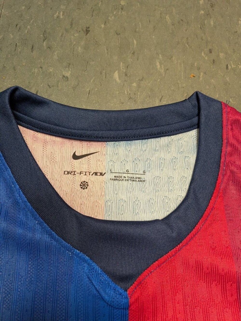 New 25/26 Barcelona Home Jersey Large - Picture 3 of 7